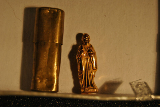 Old METAL POCKET SHRINE w/ STATUE ST . in Arts & Collectibles in Vancouver - Image 4