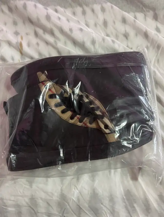 Burberry High Top Sneakers in Men's Shoes in Mississauga / Peel Region - Image 2