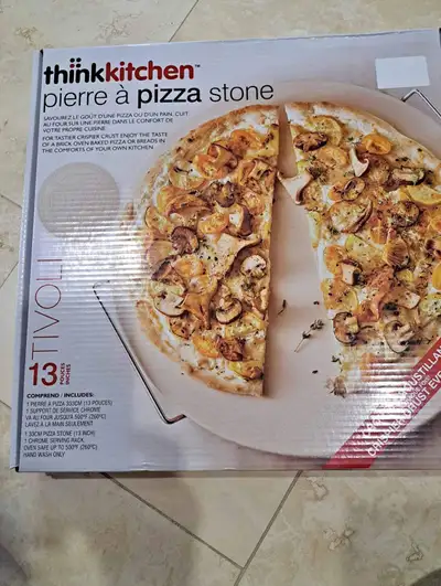Vends 2 pierres a pizza 13 pouces en excellent état utilisé une seule fois. 25$ pr les 2. Prix payé...