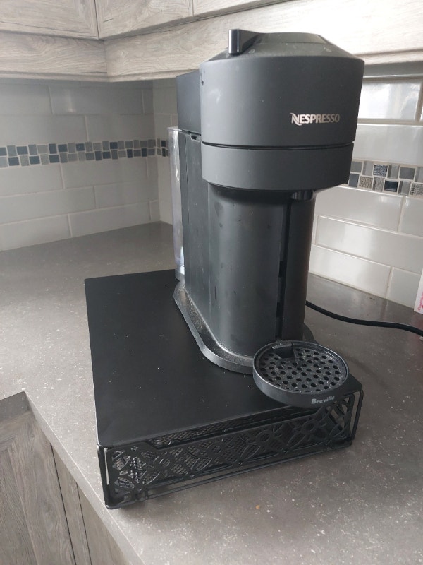 Machine a café nespresso avec rack pour dosettes Machines à café