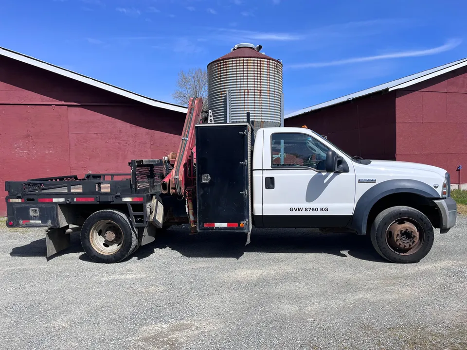 2007 Ford F550 with crane