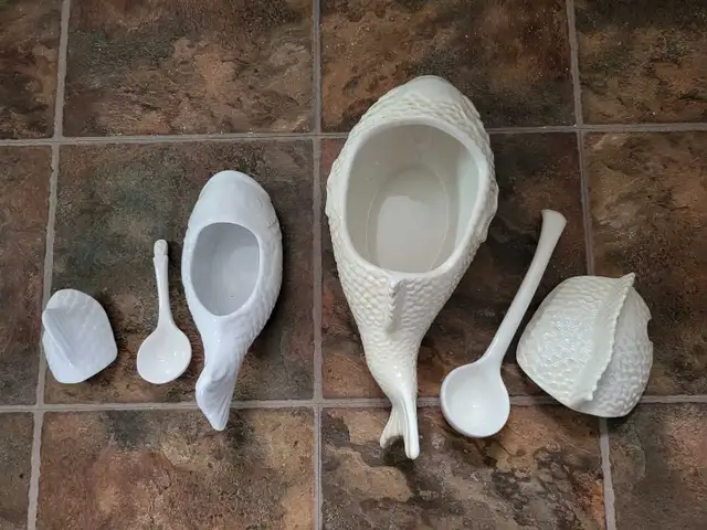 2 Vintage Fish Soup Tureen in Kitchen & Dining Wares in North Bay - Image 6