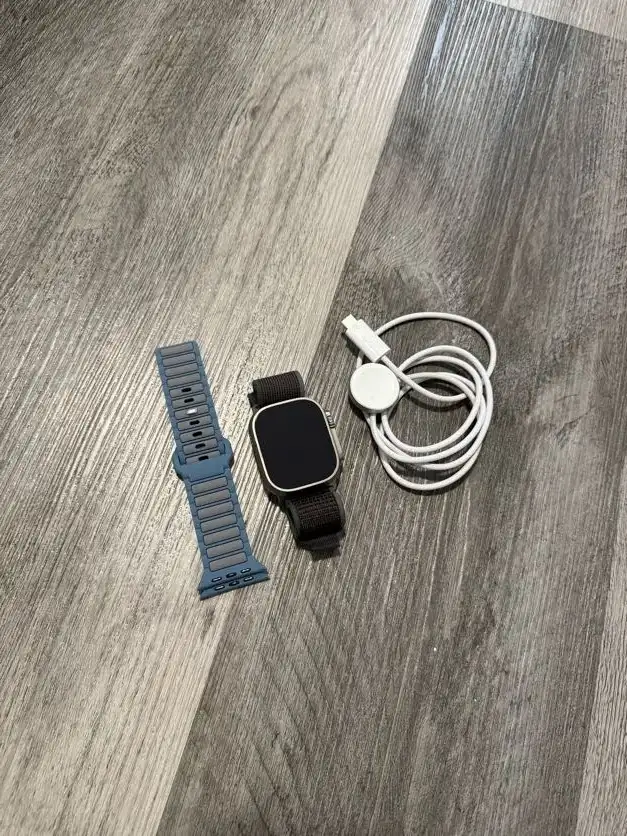 Natural Titanium Apple Watch Ultra 2 49mm Cellular + Extra band