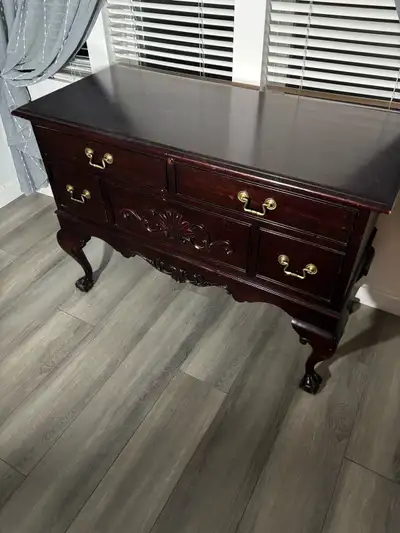 Vintage Lane Cedar Chest – Solid Wood, Cedar Lined, Beautiful Condition Description: Beautiful vinta...