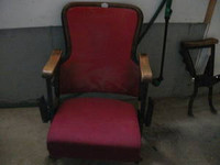 chair from theatre in excellence condition can be connect togeth