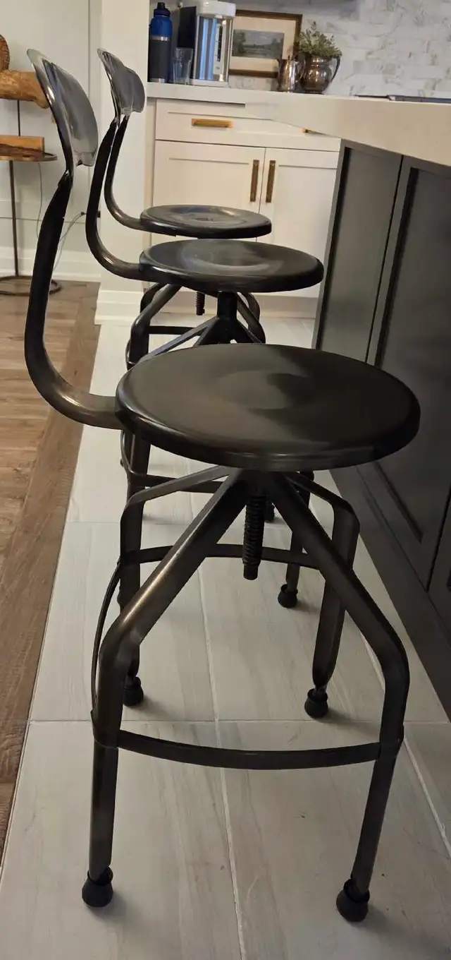 Metal swivel bar stools x3 in Chairs & Recliners in Oakville / Halton Region - Image 5