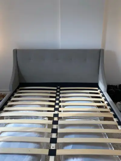 Bed Frame + base Queen size | Cadre de Lit avec sommier, View more