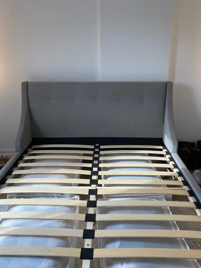 Bed Frame + base Queen size | Cadre de Lit avec sommier in Beds & Mattresses in City of Montréal - Image 2