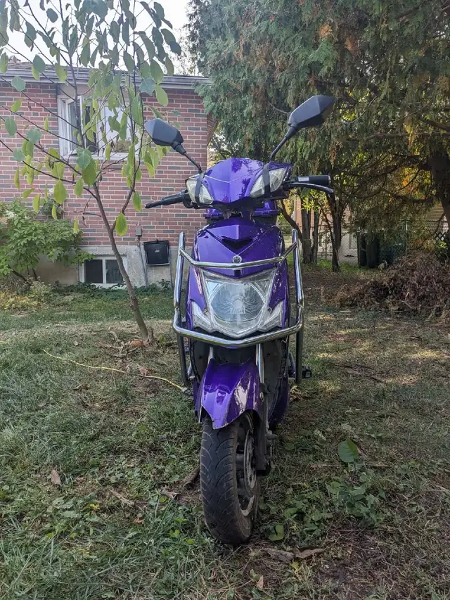 EMMO Hornet X.I. e-scooter in eBike in City of Toronto - Image 4