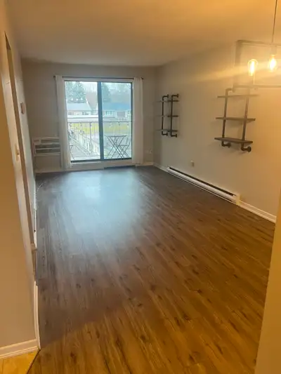 2 BR Apartment -  Burlington
