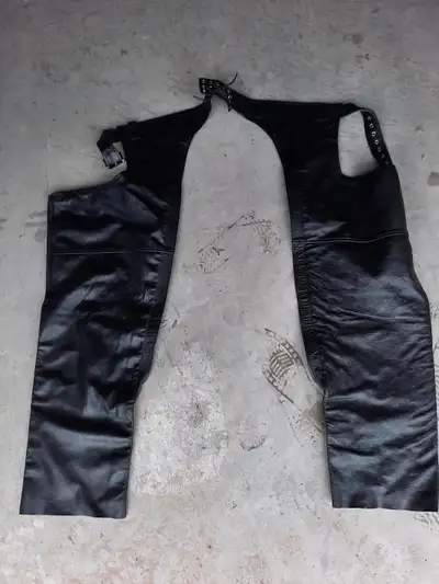 XL genuine leather chap in good condition. Used sparingly for 4 seasons