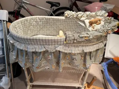 In very good condition. Can be converted to rocking bassinet. Pet-free and smoke-free environment. S...