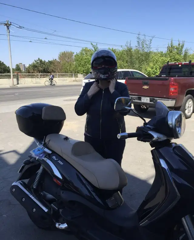 Piaggio BV 500 Luxury Touring Scooter (only 4,354 kms) - $12 fil in Scooters & Pocket Bikes in City of Toronto - Image 5