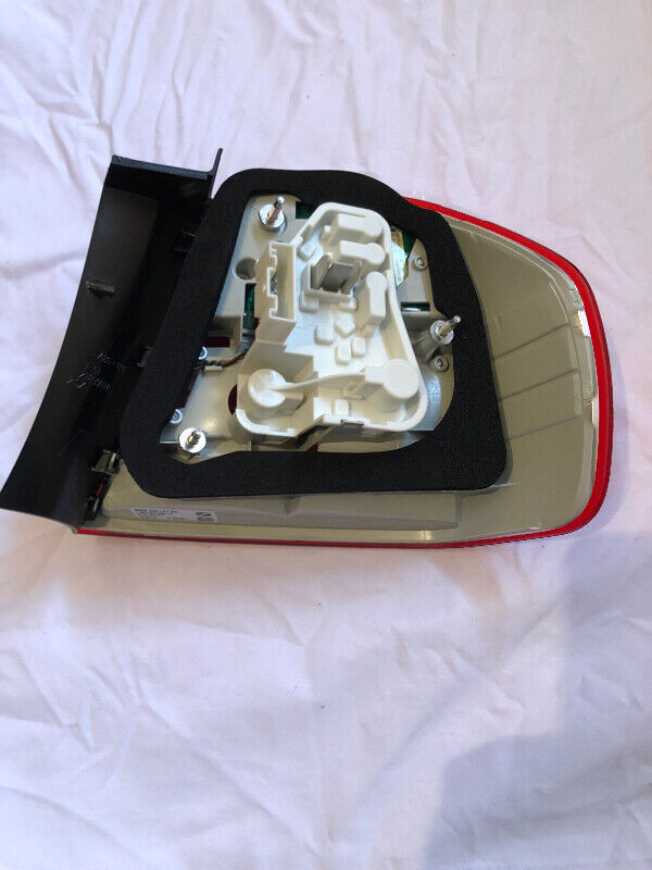 New OEM 2009 - 2011 BMW E90 328i, 335xi tail light, driver side in Auto Body Parts in Mississauga / Peel Region - Image 4