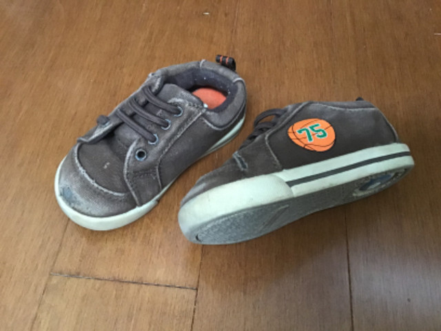 GARANIMALS BRAND BROWN BASKETBALL SHOES SIZE 4 9-12 MNTH PULL ON in Clothing - 9-12 Months in Peterborough - Image 2