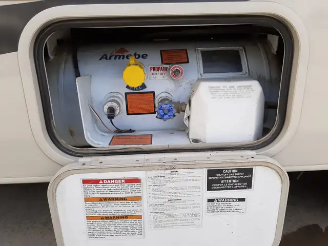 LOW MILAGE 2015 Thor Motor Coach Chateau 26A Class C Motorhome in RVs & Motorhomes in Calgary - Image 11