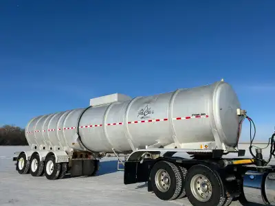 2009 Heil triaxle tanker 38m3, will be sold with a fresh safety it has been steam cleaned and washed...