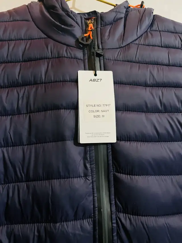 Men’s Hooded/ Puffer Jacket! Size M in Men's in Mississauga / Peel Region - Image 4