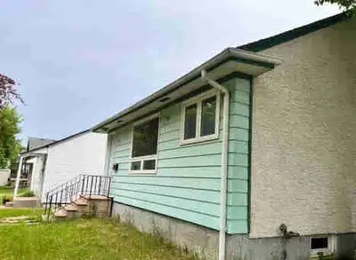 Charming 2 Bedroom Home in Crescentwood | $1,700/month Available August 1, this well-maintained 2-be...