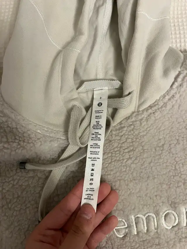 Lululemon white hoodie in Women's - Other in Ottawa - Image 3