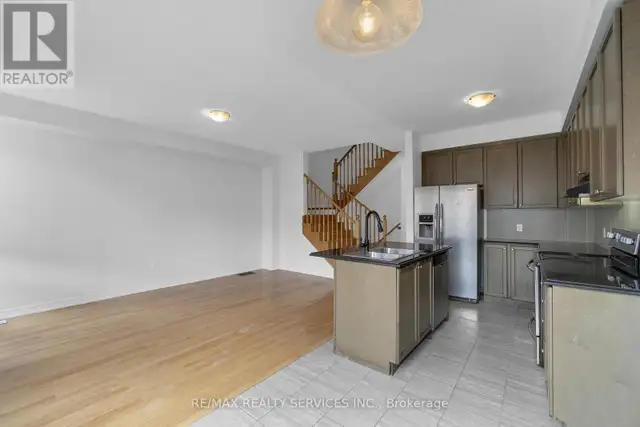 Private Small BR in 4 BR Town..M'sauga/Steeles.Immediately Avail in Room Rentals & Roommates in Mississauga / Peel Region - Image 5