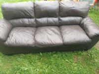 BEAUTIFUL COUCH AVAILABLE FOR SALE