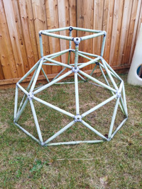 Dome play structure