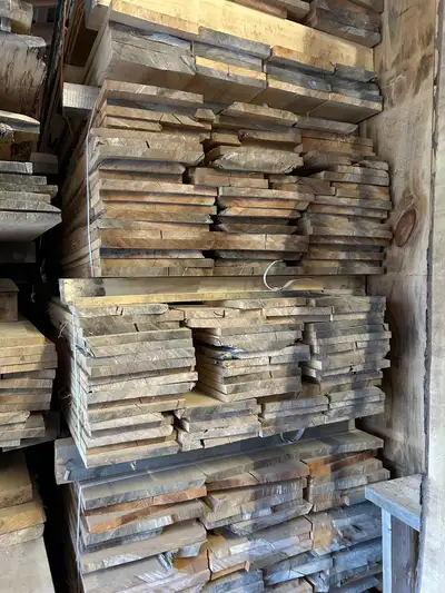 10 foot lengths. 9-13 inch wide boards Thickness dry is at 1” and 1.75” There is enough for a very l...