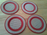 4 BRAND NEW  BIG DINNER NATURAL STRAW CHARGE PLATES 4 for 5$