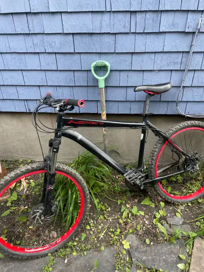Norco Katmandu Bike in excellent condition! Aluminum frame, 2.35 tires.