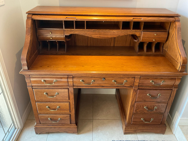 Vintage Solid Oak Rolltop Desk in Desks in Oakville / Halton Region - Image 2