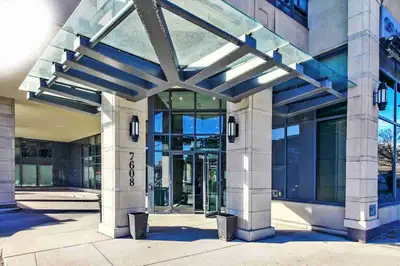 7608 Yonge St 1300 feet² Large 2+1 Bdrm, 2 Baths Shower & Bath, Beautifully designed, Flat 9-foot Ce...