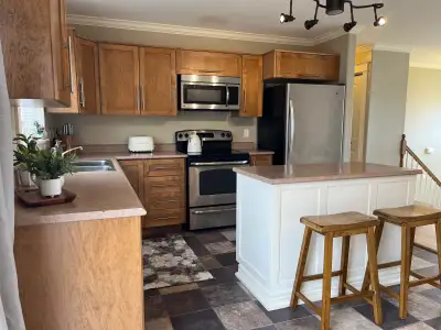 WELCOME TO MOUNT CARSON SUBDIVISON ! Quiet, family neighbourhood Just seconds to the popular Kenmoun...