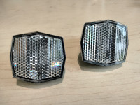 Brand New Front Reflector with Vertical-mount Bracket