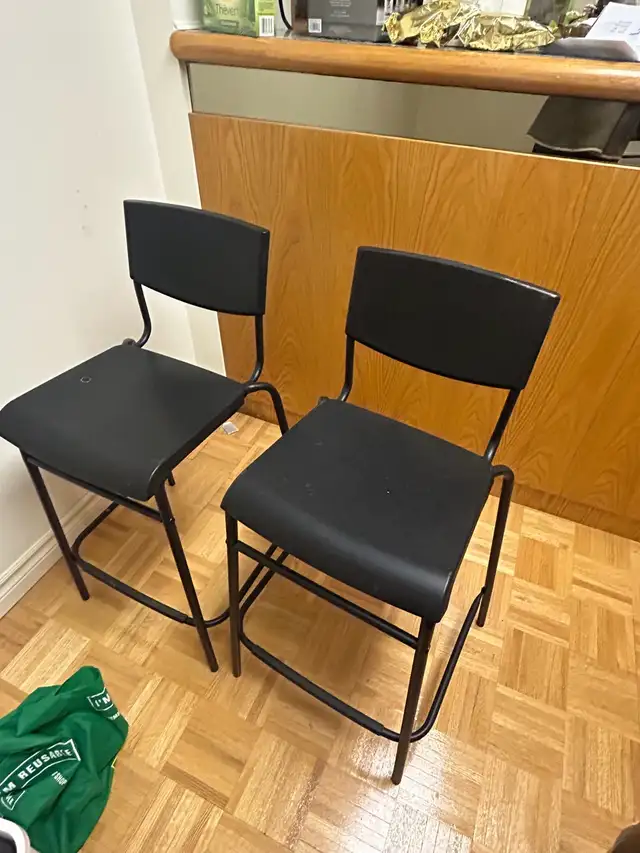 bar stool in Chairs & Recliners in Markham / York Region - Image 2