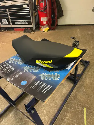 Brand new Gen 4/5 narrow seat (2018 blizzard 850) $200.