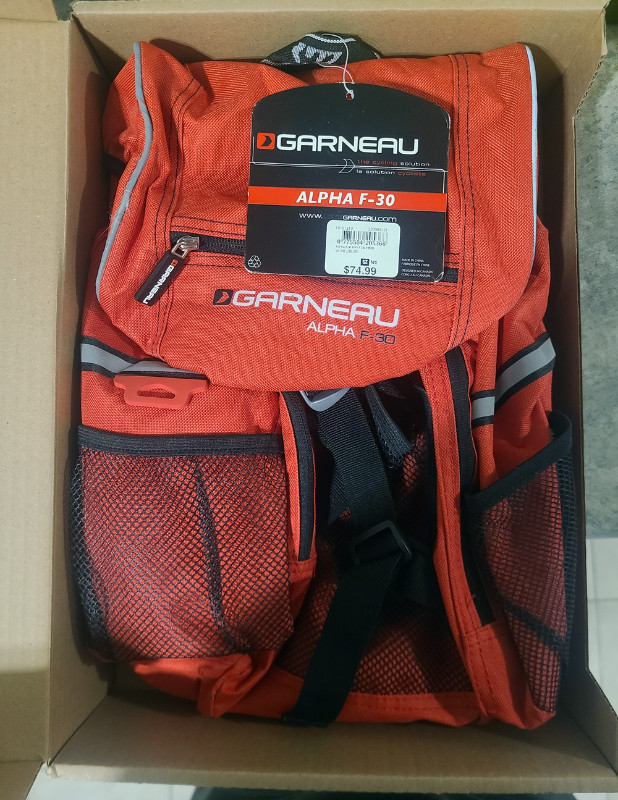 BRAND NEW - Louis Garneau Alpha F-30 Red Bike Backpack Bag in Clothing, Shoes & Accessories in London