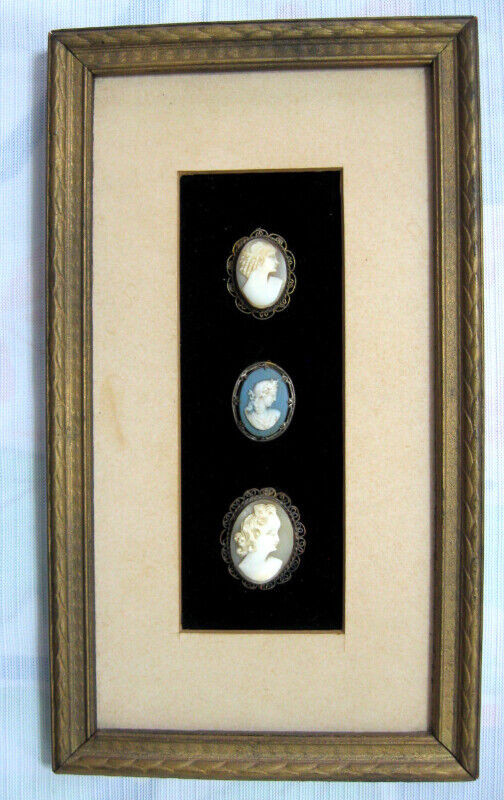 TROIS CAMEES MINIATURE VINTAGE LOT of THREE MINIATURE CAMEOS in Arts & Collectibles in West Island