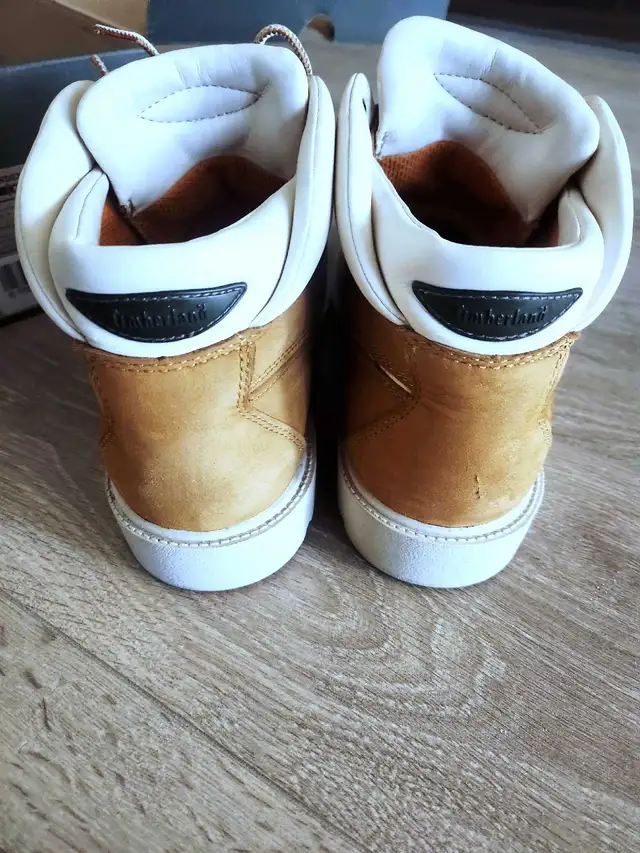 TIMBERLAND junior boots for women or youths in Kids & Youth in City of Toronto - Image 3
