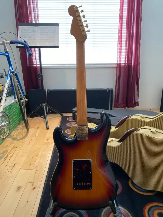 1997 Fender Stratocaster - Collector Edition in Guitars in Calgary - Image 3