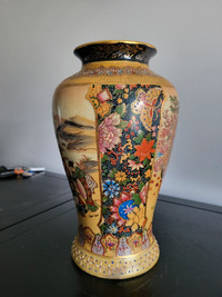 DECORATIVE COLLECTIBLE CERAMIC VASE/JAR. 12 INCHES TALL