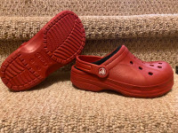 GENTLY USED kids crocs: slippers with inner lining - SIZE J3