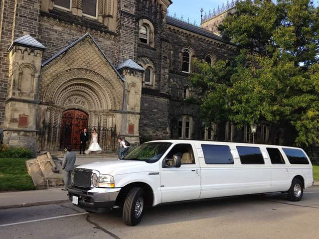 2002 Ford Excursion Stretch Limo in Cars & Trucks in City of Toronto - Image 4