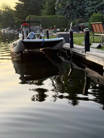 Inflatable. Speed tubes on bottom. Floor rides out of water. 5 person 30 hp ma2022 model - MADE IN C...