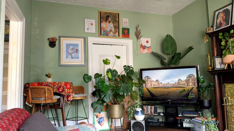 2 rooms for rent in 3 room apartment  queen west/ ossington 2