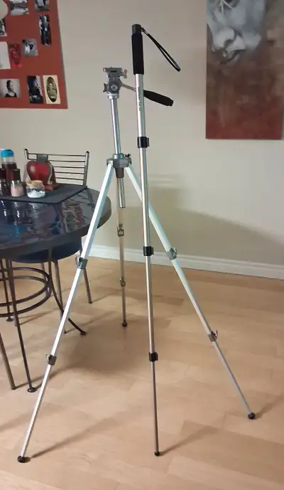 Trépied et unipode pour caméra (les 2 pour 70 $), View more
