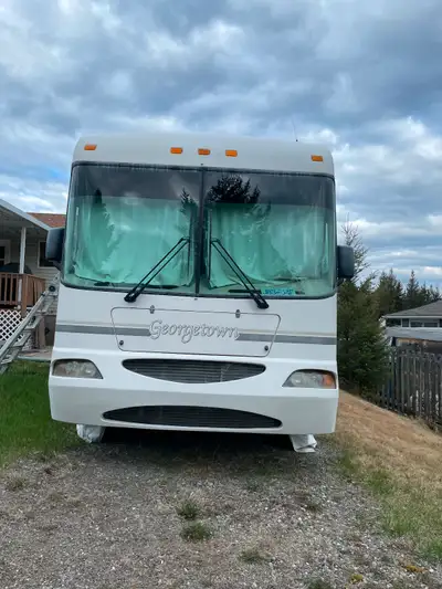 2003 Georgetown class A motor home, 32feet long, workhorse V-8, 8.1 LT gas engine ,62169.8 miles.Bac...
