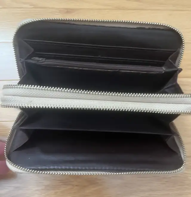 LADIES WALLET in Women's - Bags & Wallets in Markham / York Region - Image 3