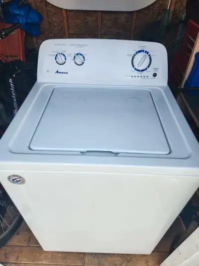 Amana washer in perfect condition. It runs perfectly. No scratches or any damage on it. Like new. Ve...