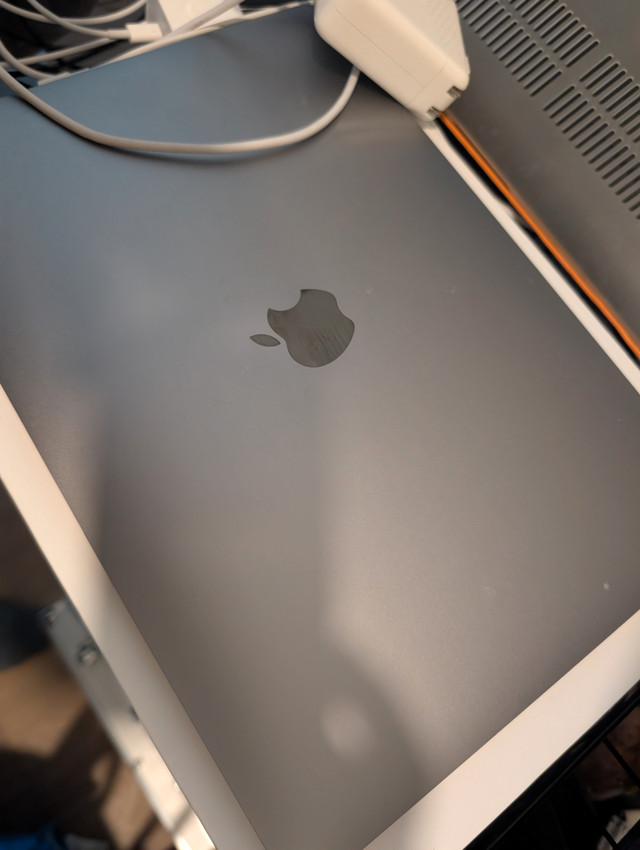 Macbook Pro in Great Condition! in Laptops in Ottawa - Image 4
